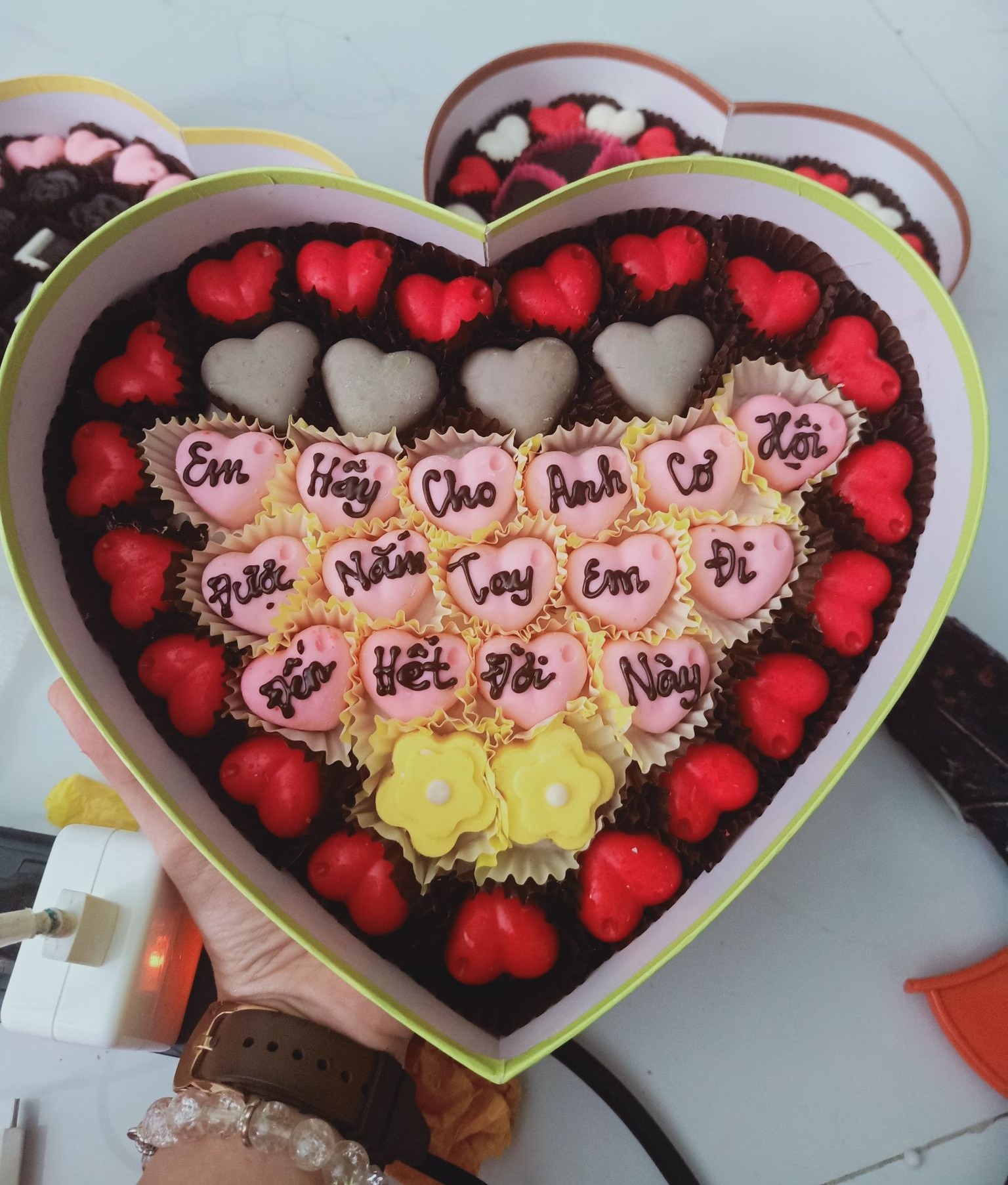 45 viên socola VALENTINE theo yêu cầu ( kèm thiệp nếu yêu cầu)