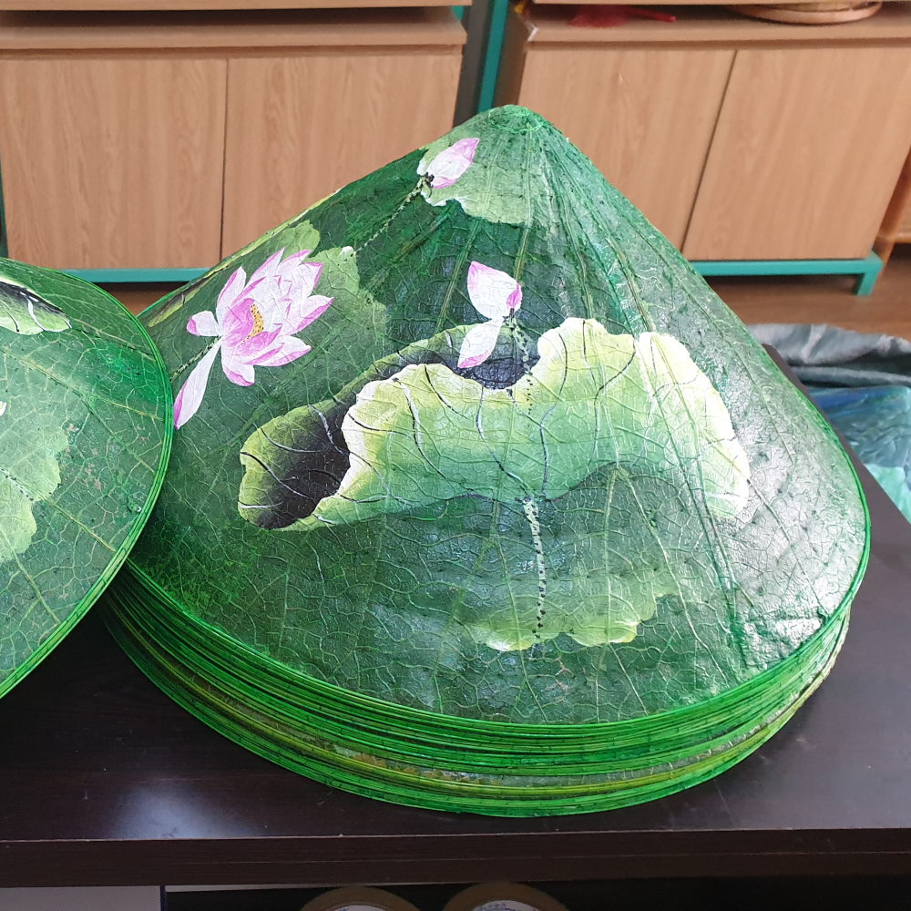 Nón lá sen Huế (có vẽ) - Làm thủ công từ lá sen tươi