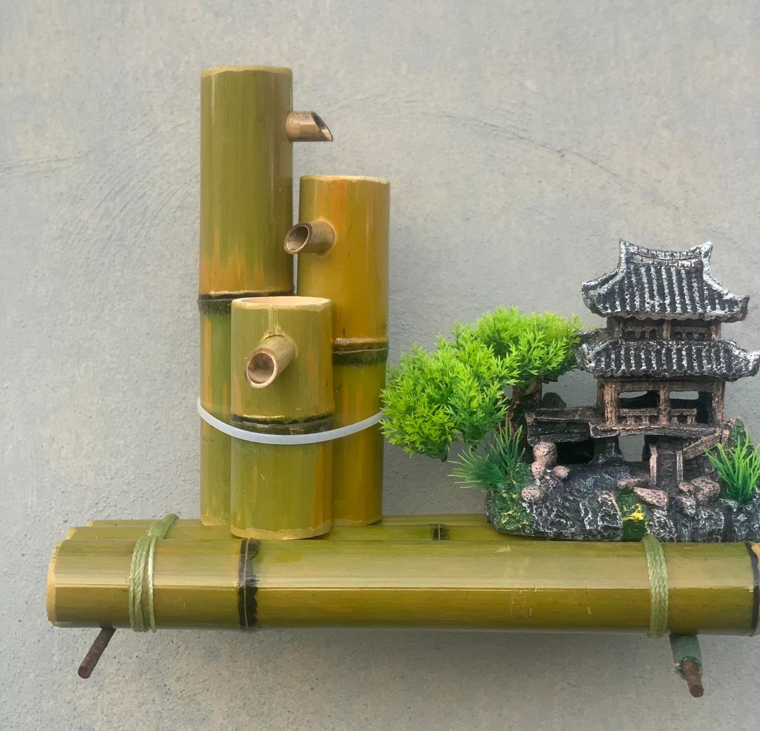 Thác nước tiểu cảnh (thác nước bằng tre)