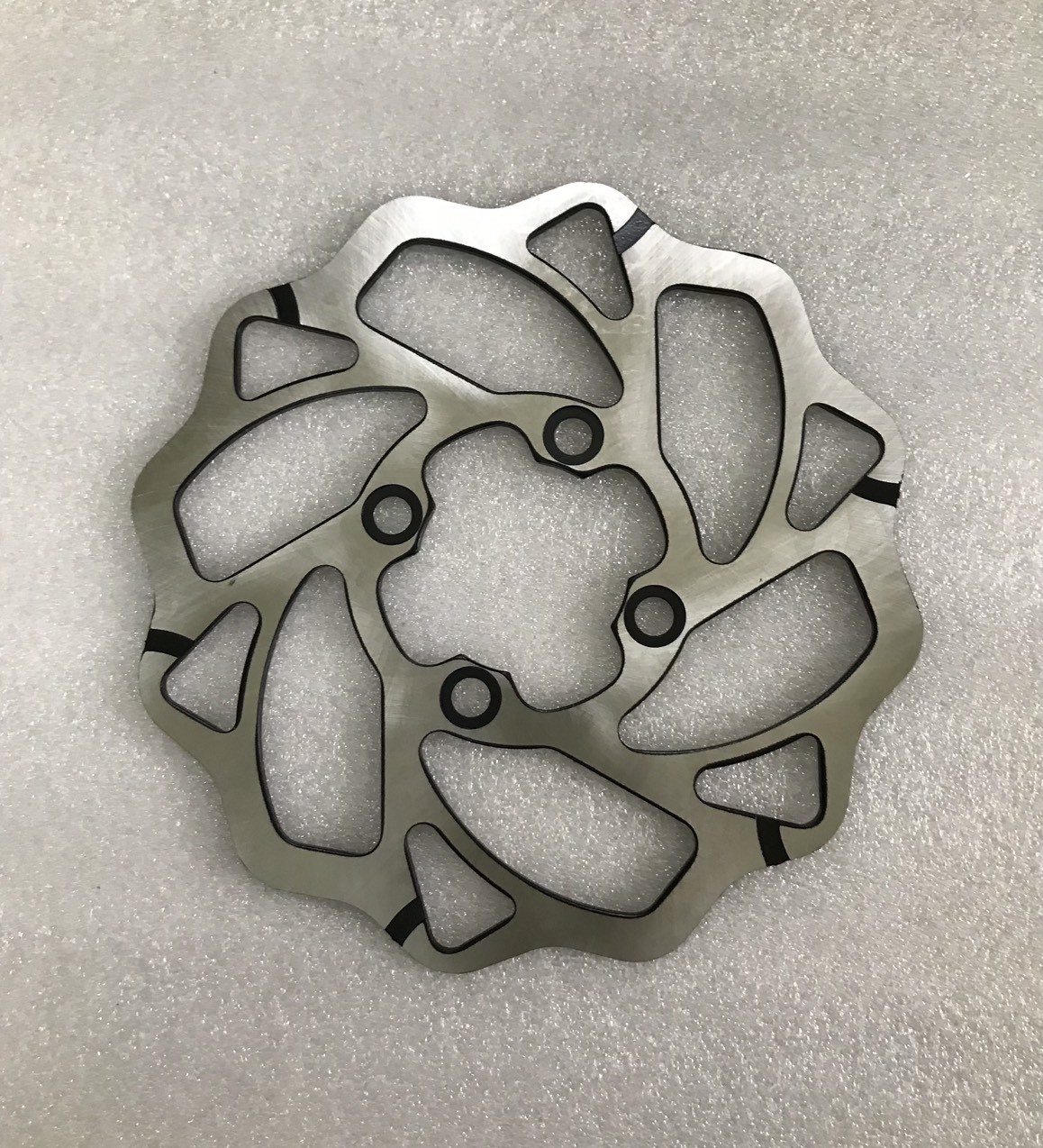 ĐĨA THẮNG-PHANH TRƯỚC CNC KIỂU NHƯ X1R 220MM-4 LỖ 8LI LÊN ZIN CHO WAVE S RSX 110 BLADE FUTURE SIRIUS EXCITER AB VARIO..