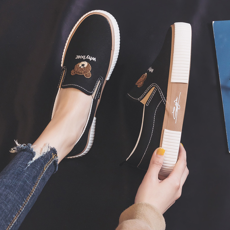 Giày lười vải JMate thêu hình gấu