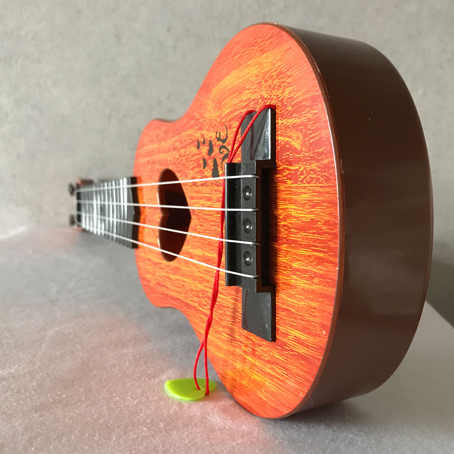 Ukulele Love dễ thương cho bé tập chơi