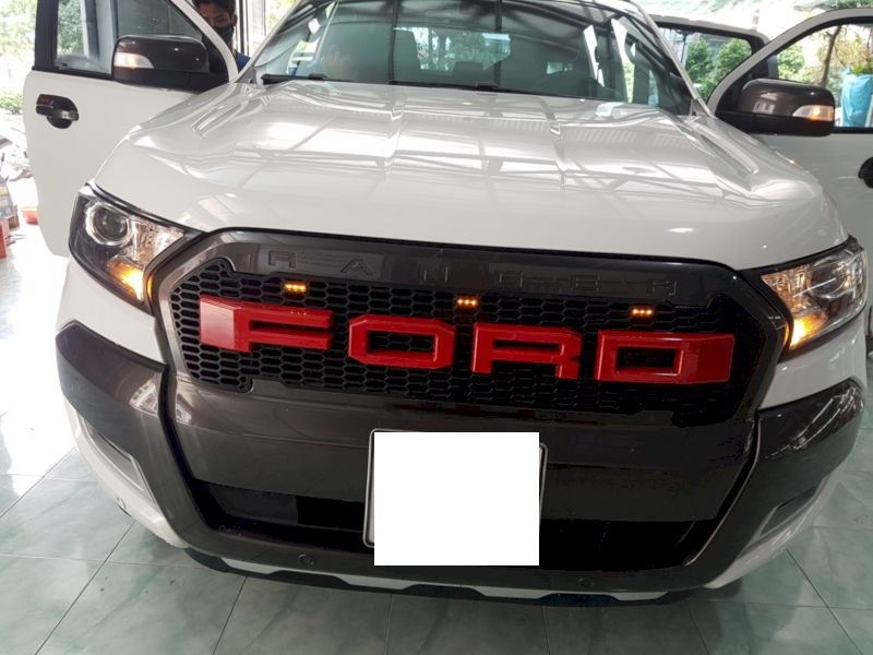 Ốp đèn pha Ford Ranger 2017