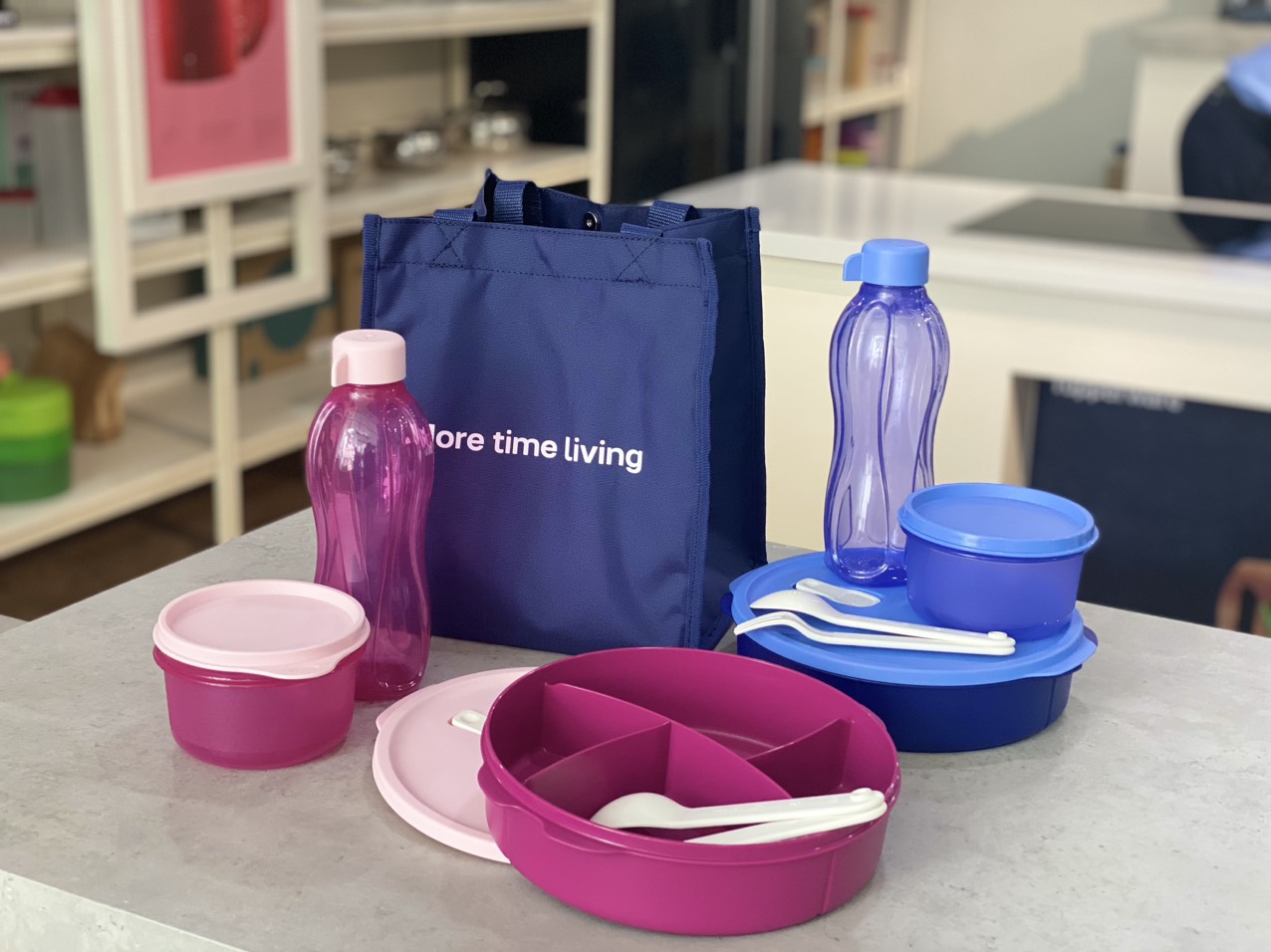Bộ hộp cơm và bình nước Tupperware Fit to Go (Có kèm túi xách)
