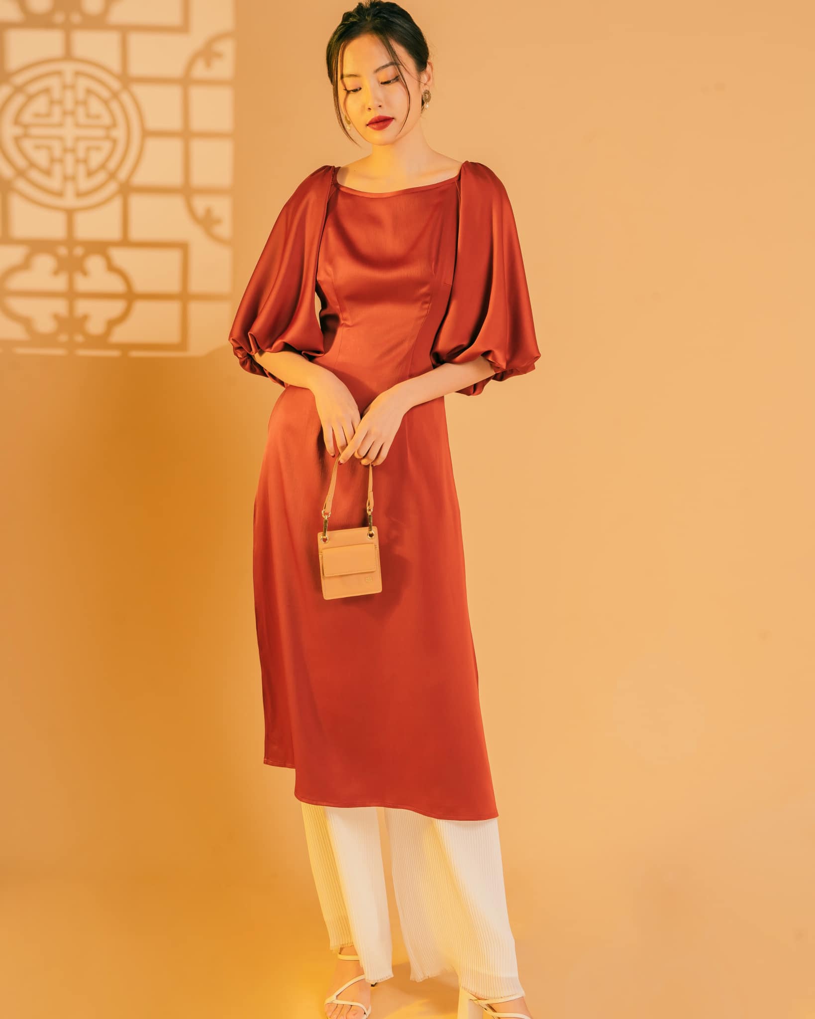 The19club - Quần áo dài lụa satin Liên