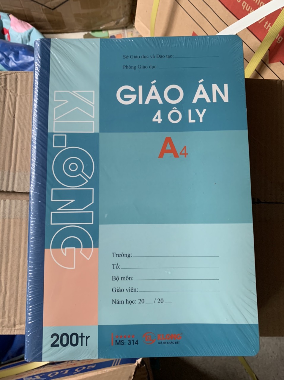 Sổ giáo án a4 ôly klong 200tr (đl 70g/m2), cam kết hàng đúng mô tả, chất lượng đảm bảo, an toàn đến sức khỏe người sử dụng, đa dạng mẫu mã, màu sắc, kích cỡ