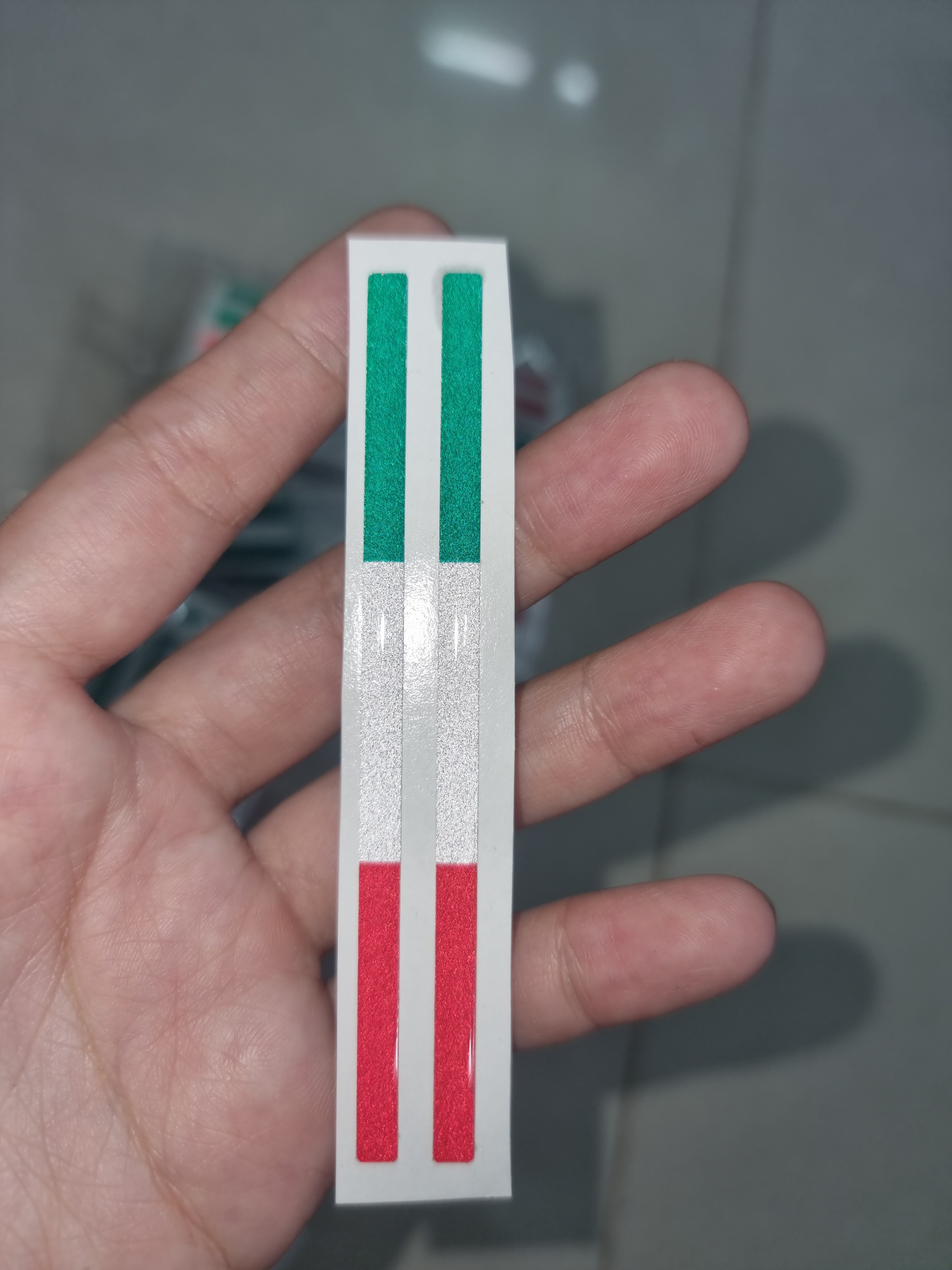 Tem logo cờ ý phản quang nổi