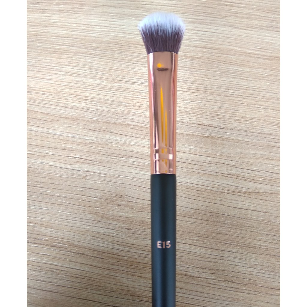 Cọ phủ phấn mắt Vacosi Shader Brush E02 + E03 + E15 + E16