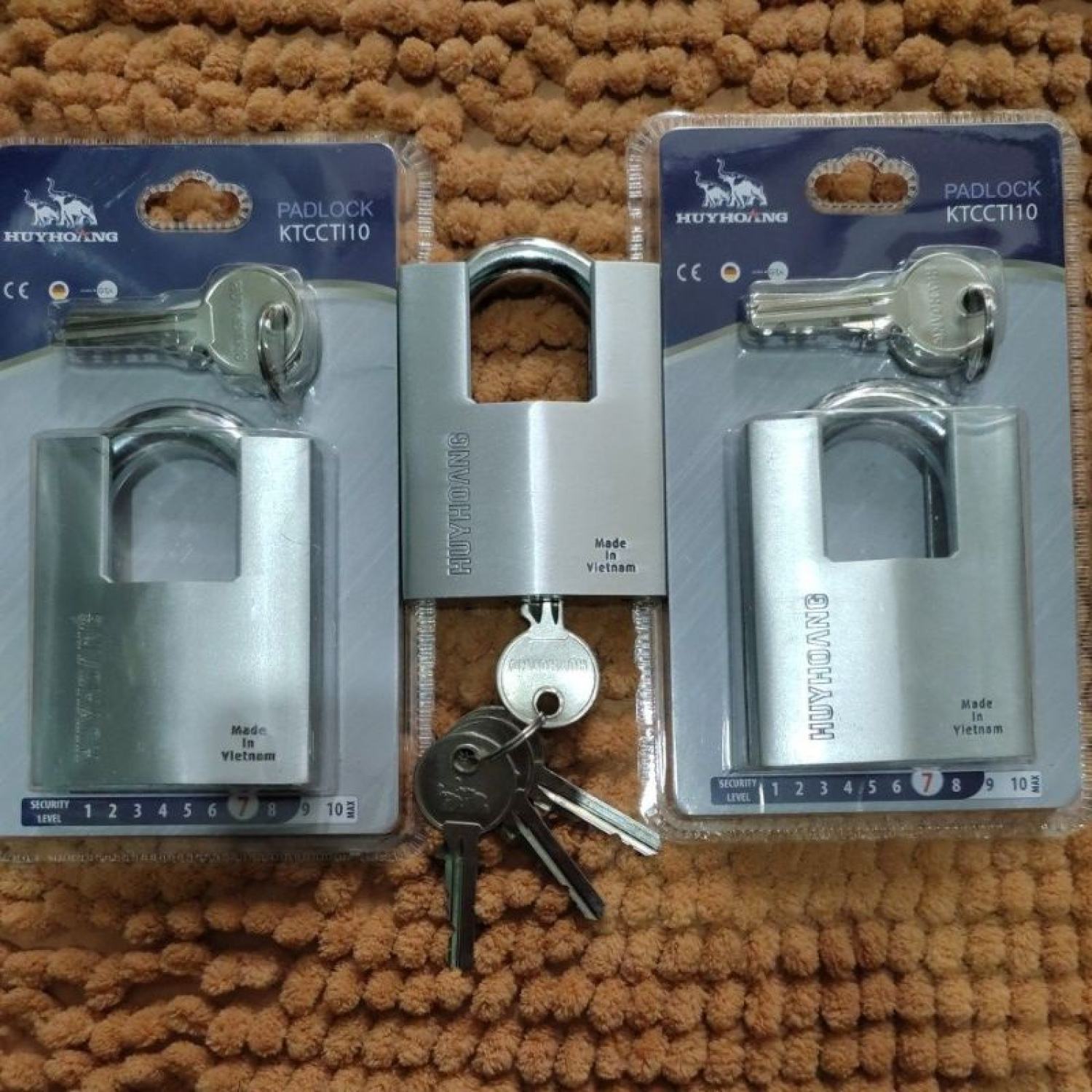 khóa chống cắt Titanium Huy Hoàng