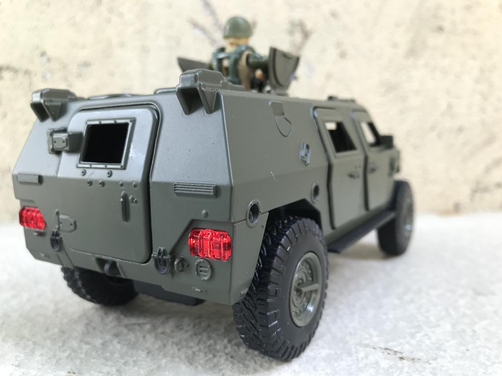 Mô hình xe Bọc thép Dongfeng Mengshi 4x4 1:24
