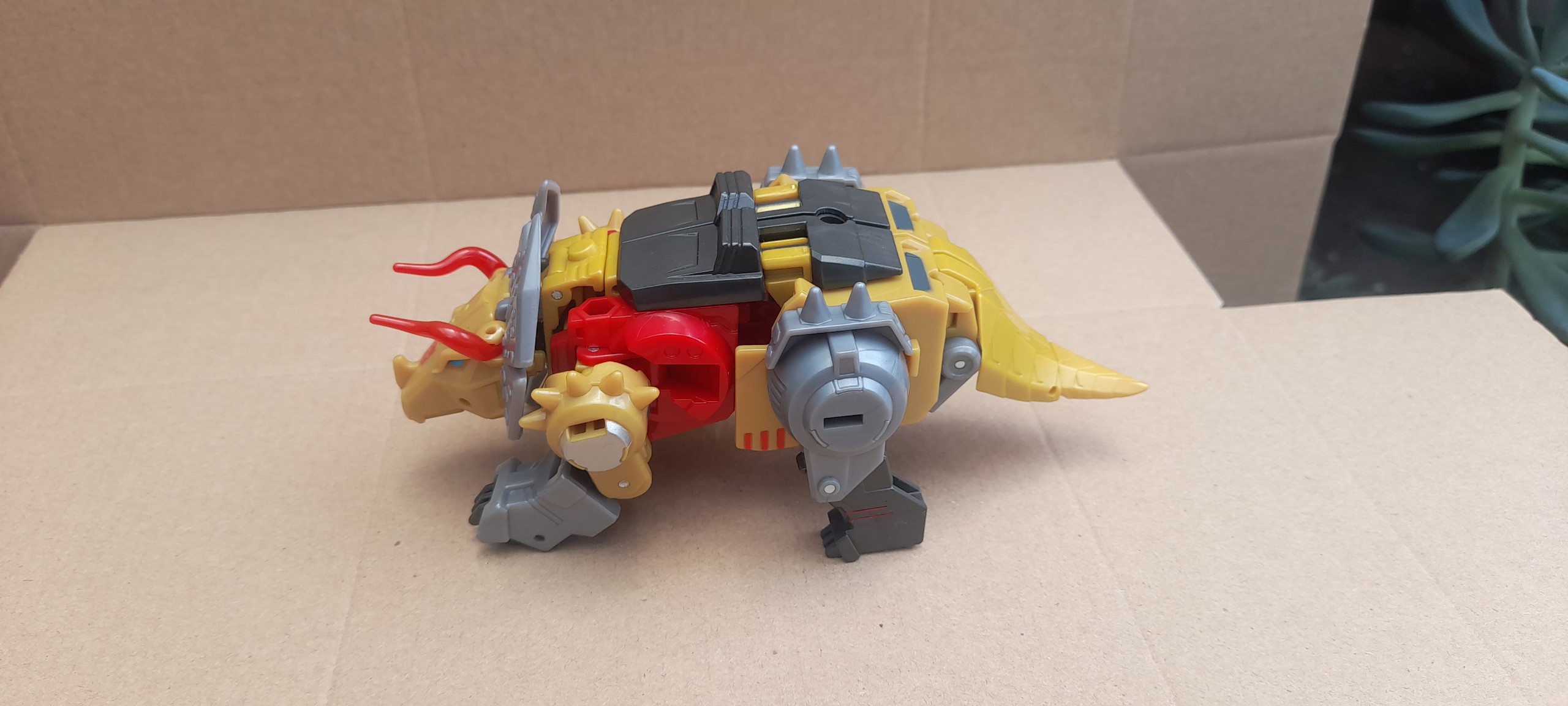 Robot biến hình khủng long hàng Hasbro - Transformers Cyberverse Deluxe