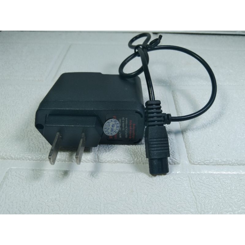 DÂY SẠC ĐÈN PIN ĐỘI ĐẦU 2 CHẤU VÀ CHUI TRÒN