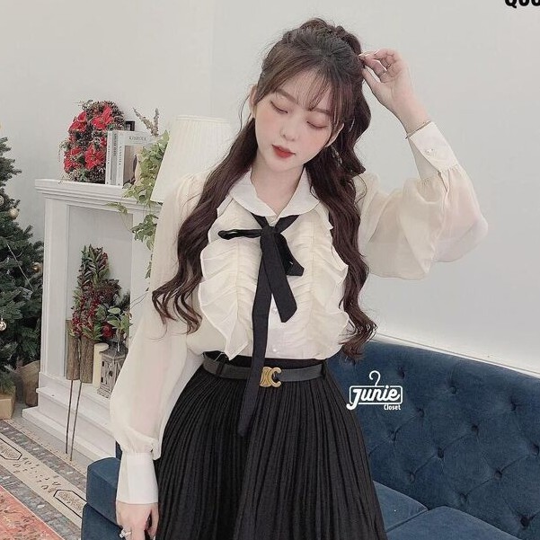 Áo sơ mi tơ cổ sen xếp li ngực kèm nơ