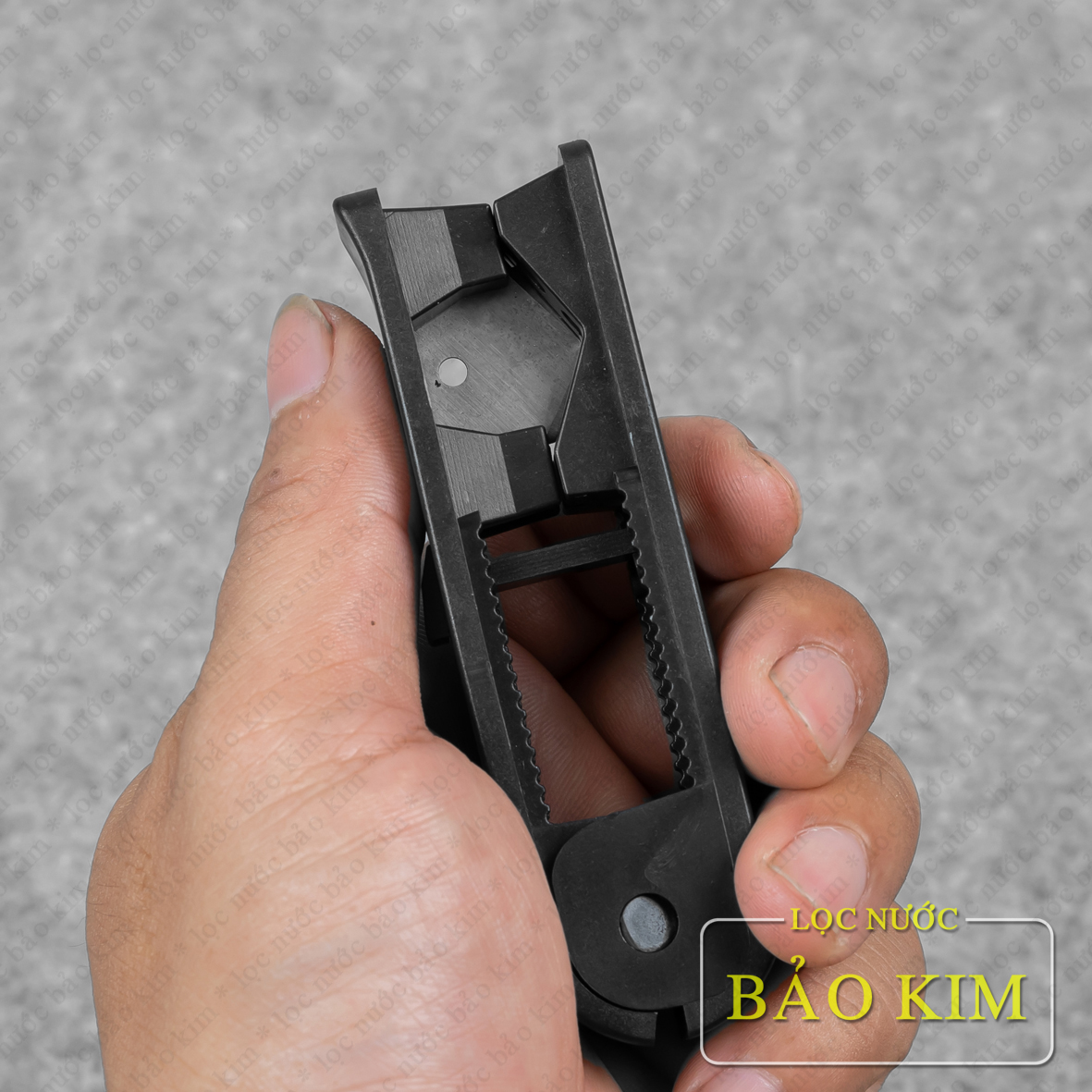 Dao cắt, bấm dây dẫn nước RO