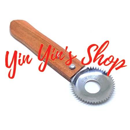 Dụng cụ nạo dừa ngắn tay cầm bằng cán gỗ tiện dụng