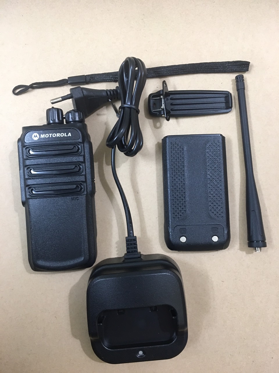 Bộ 1 Bộ đàm Motorola CP838/CP-838 (Siêu bền, Loa chống từ tính, Pin dung lượng lớn, cự ly liên lạc xa)