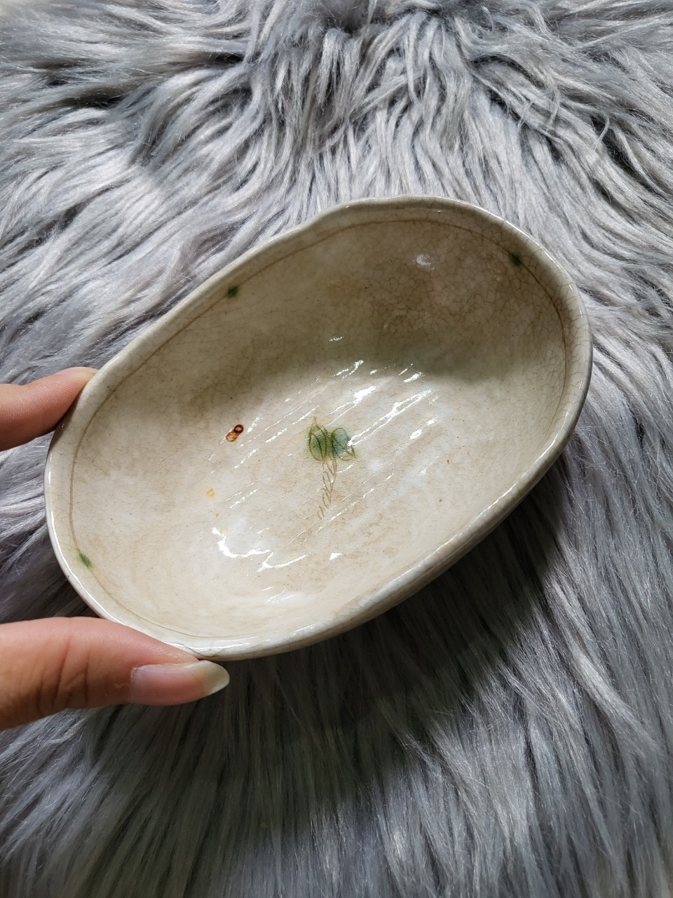 Chén sứ hoa văn