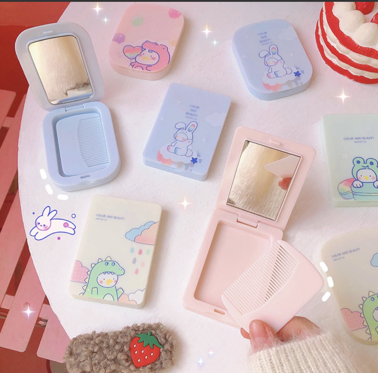 GƯƠNG MINI GÁP CẦM TAY KÈM LƯỢC