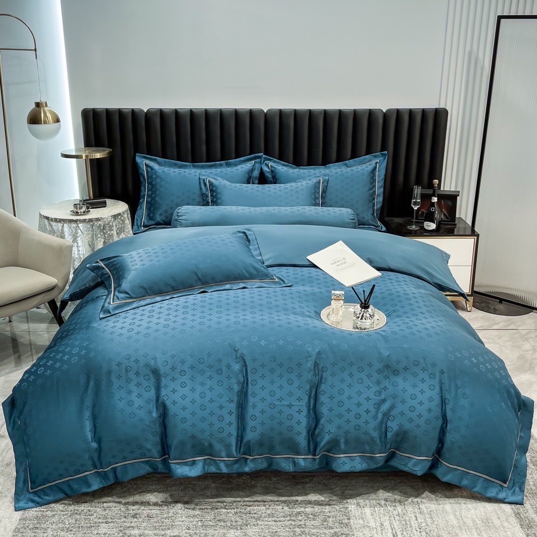 Set vỏ chăn ga gối Vân chìm cao cấp 5 món chất liệu phi lụa mềm mại.