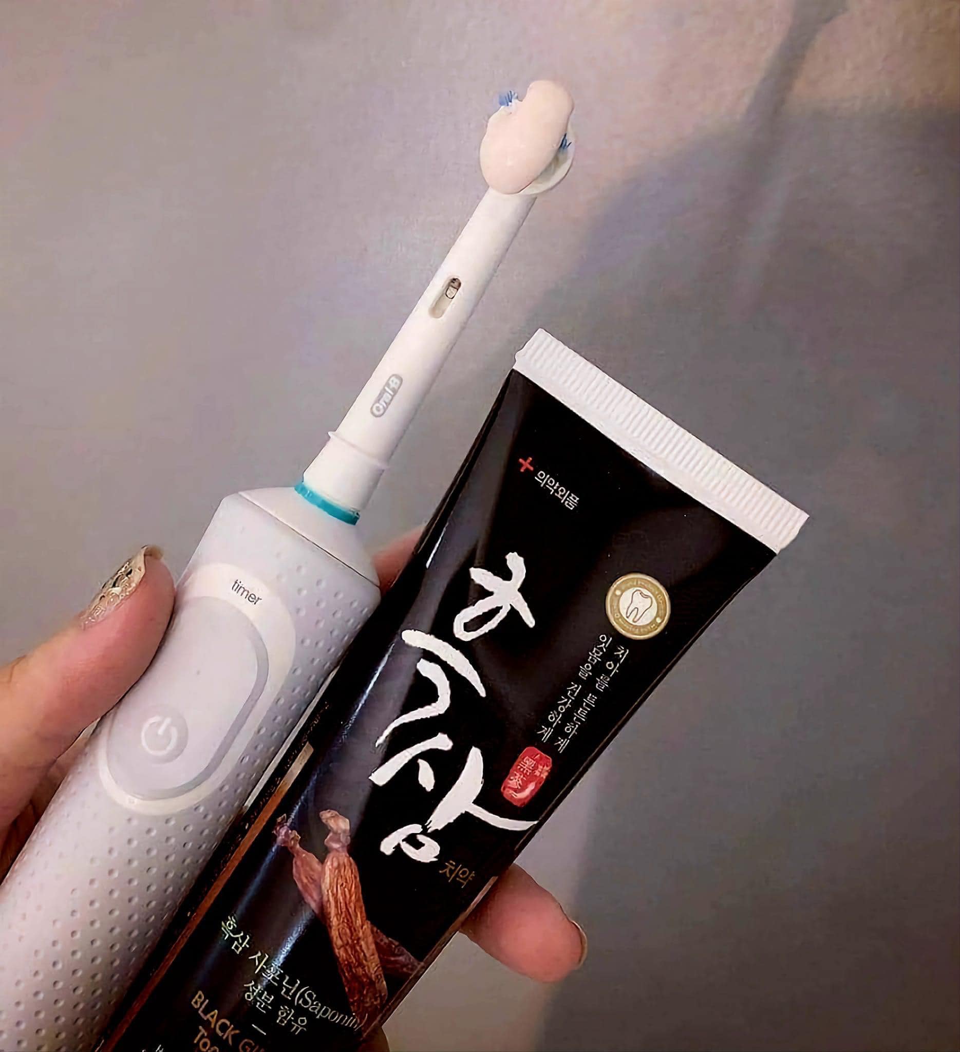 Kem đánh răng làm trắng răng hắc sâm Hàn Quốc 150g - HÂN KOREA