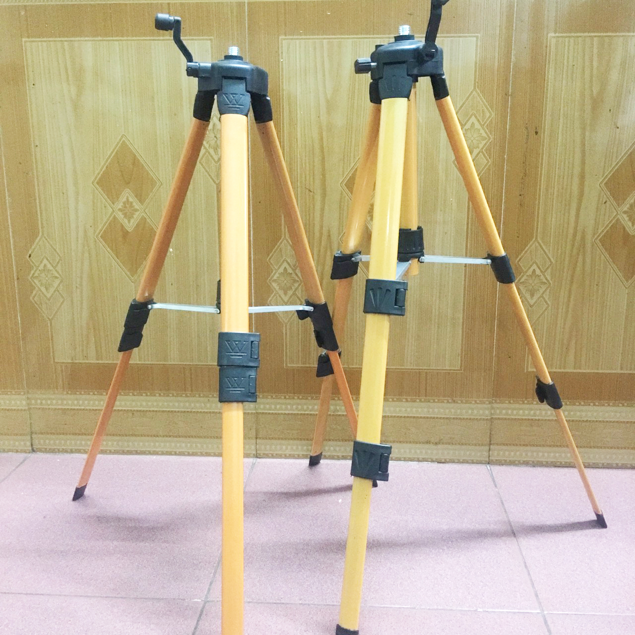 Chân Máy Cân Bằng Laser