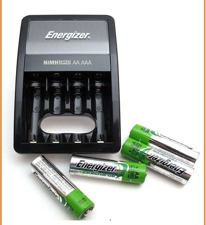 Máy sạc pin kèm 4 pin AA 1300mah / 2000mah Energizer