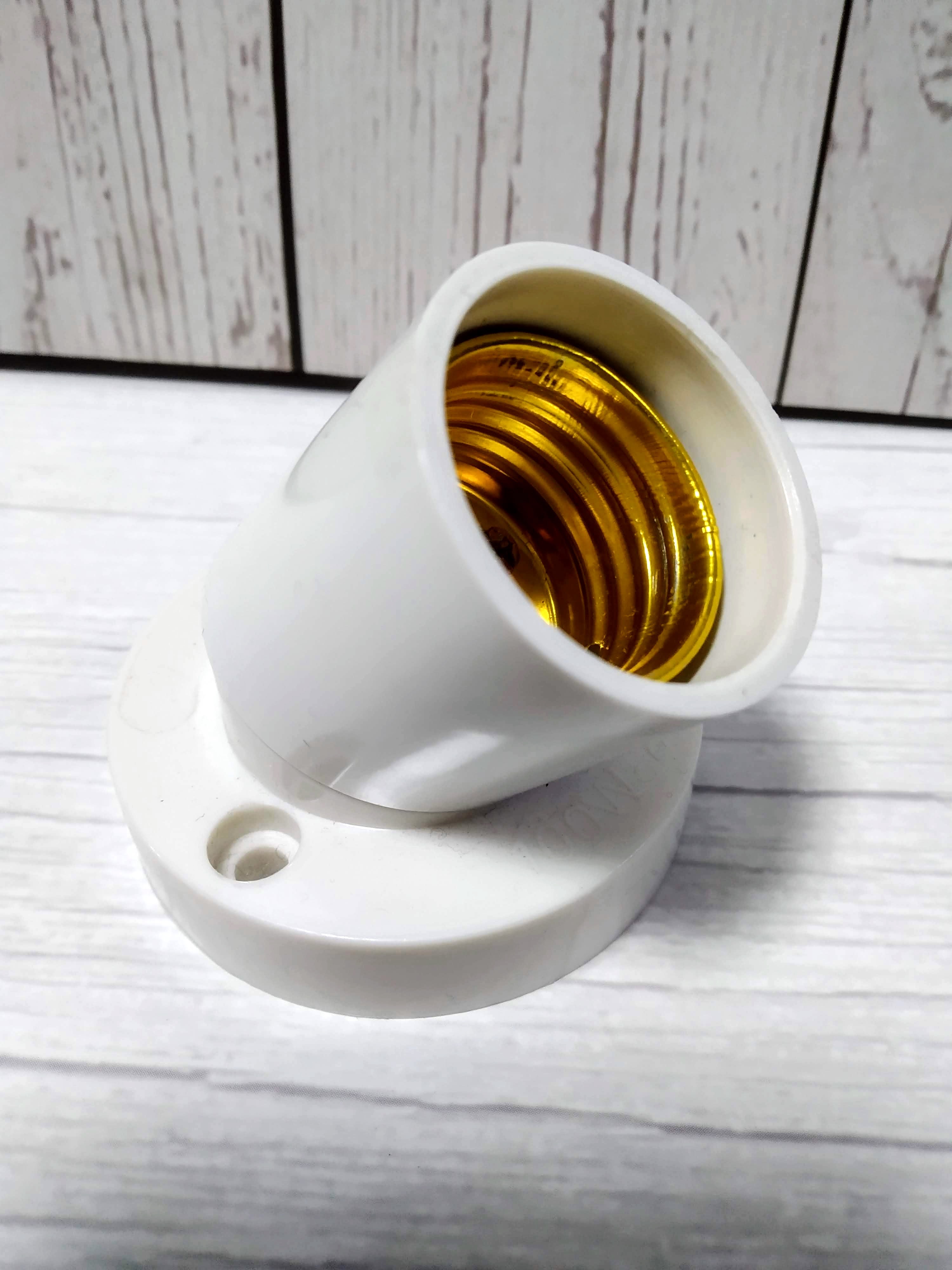 Đuôi đèn xoay E27 gắn bóng đèn đuôi tròn.