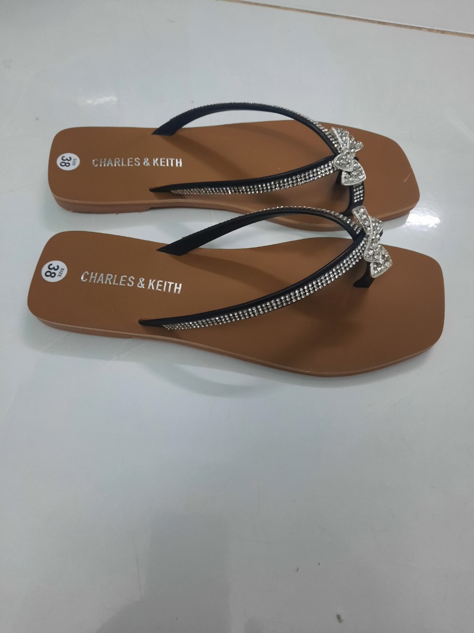 DÉP XỎ NGÓN CỰC XINH LT81