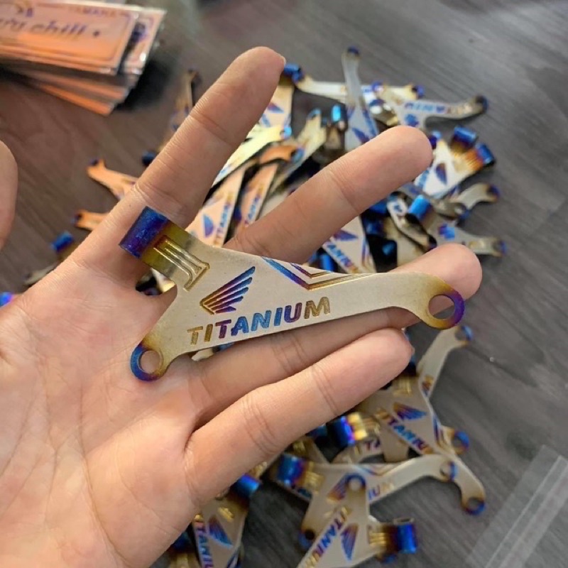 Tem Titan Pass Giữ Dây Côn Cho Honda Winner Sonic (Titanium Stamp Cutch Cable Holder)