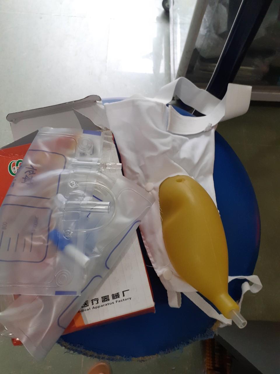 Dụng cụ đi tiểu cho nam nữ sử dụng nhiều lần