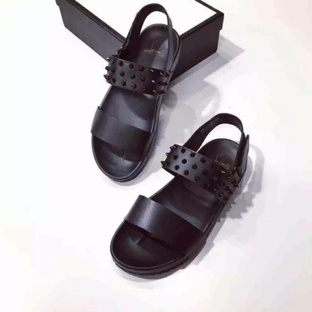 dép quai hậu nam tán đinh nhỉ quai trên cá tính mạnh mẽ