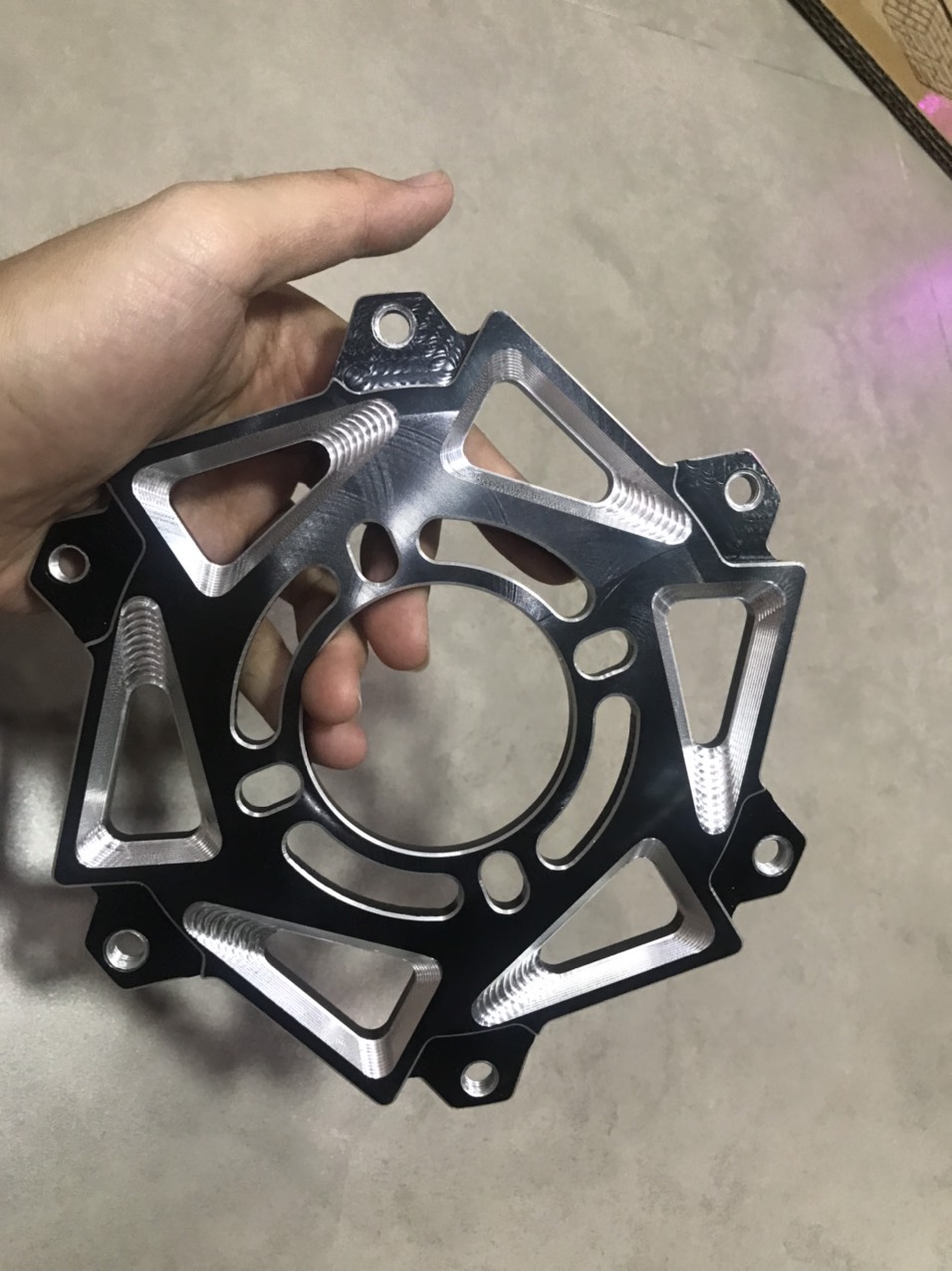 Lòng đĩa đen nhám nhôm 4 lỗ CNC cho Winner 150 và Winner X.