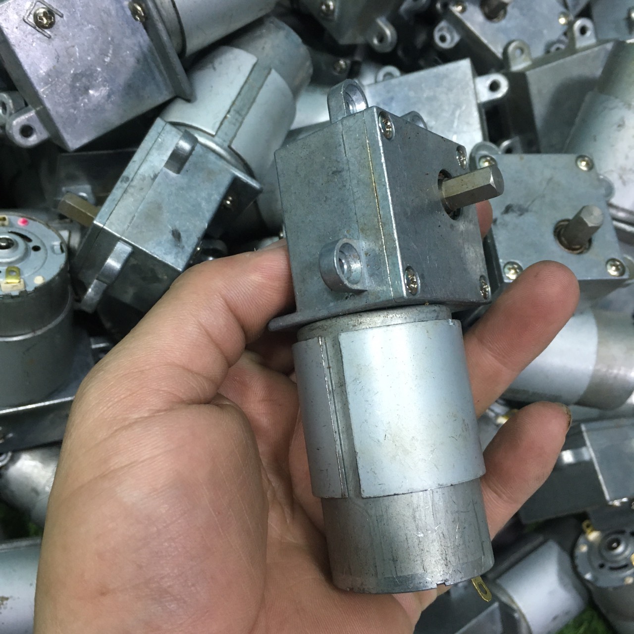 Motor giảm tốc 24V nhật bãi 100% nhông sắt