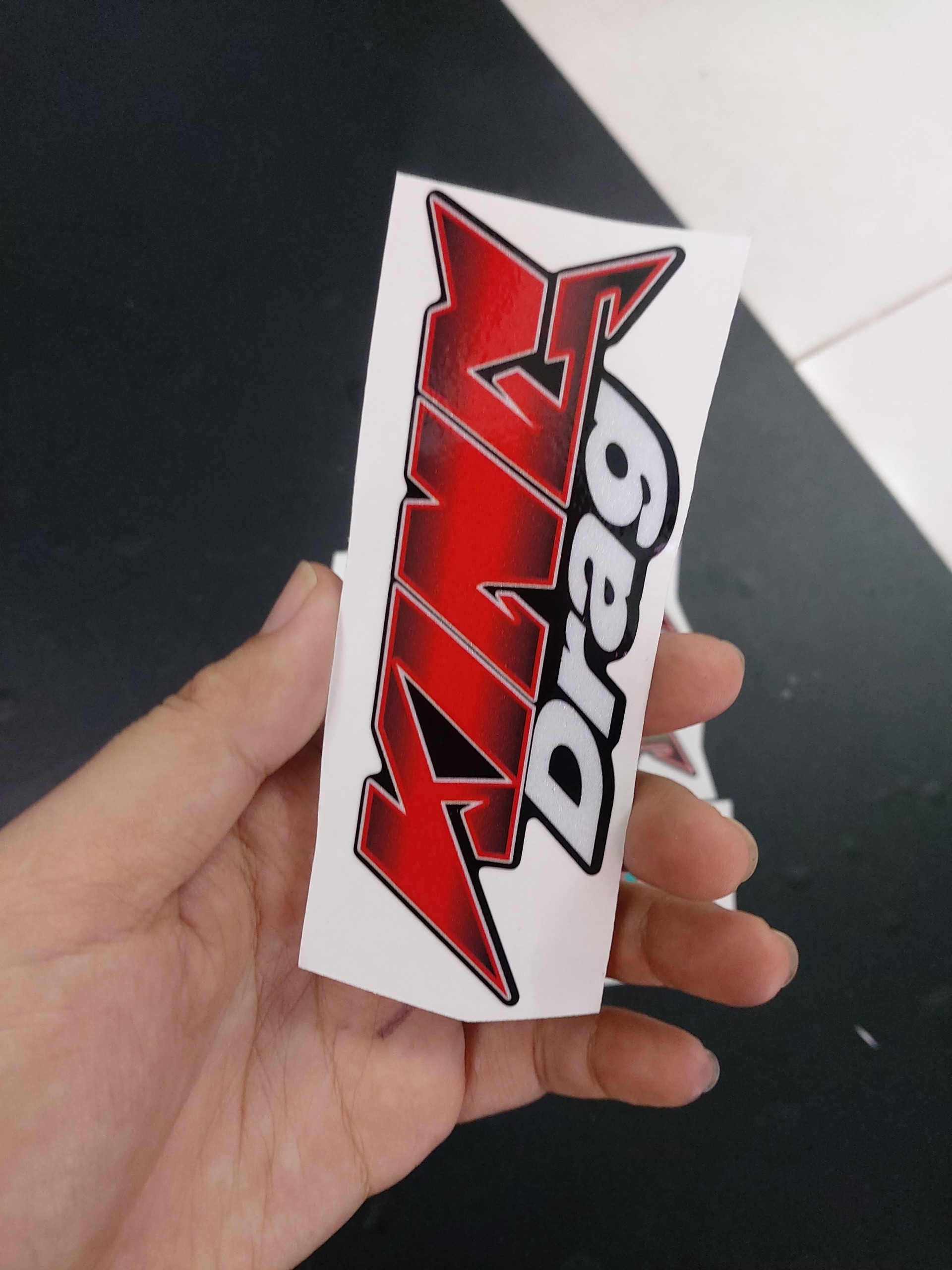 Tem logo kingdrag phản quang 4x11cm