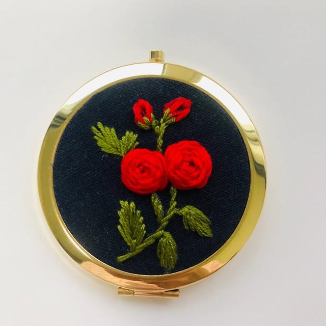 Gương thêu handmade