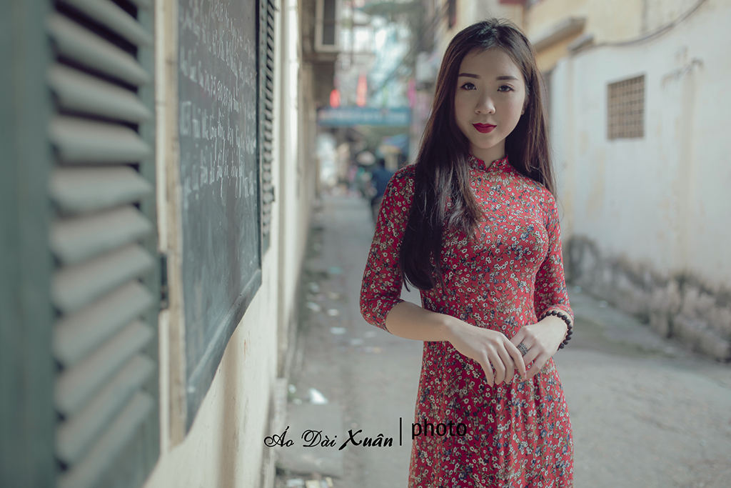 Áo dài đỏ hoa nhí vải voan 180412