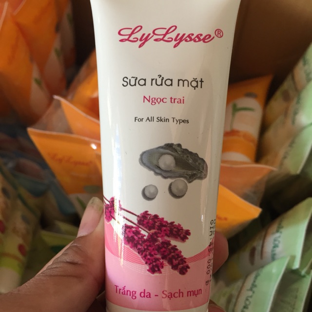 Sữa rửa mặt ngọc trai - Trắng Da - Sạch Mụn LYLYSSE