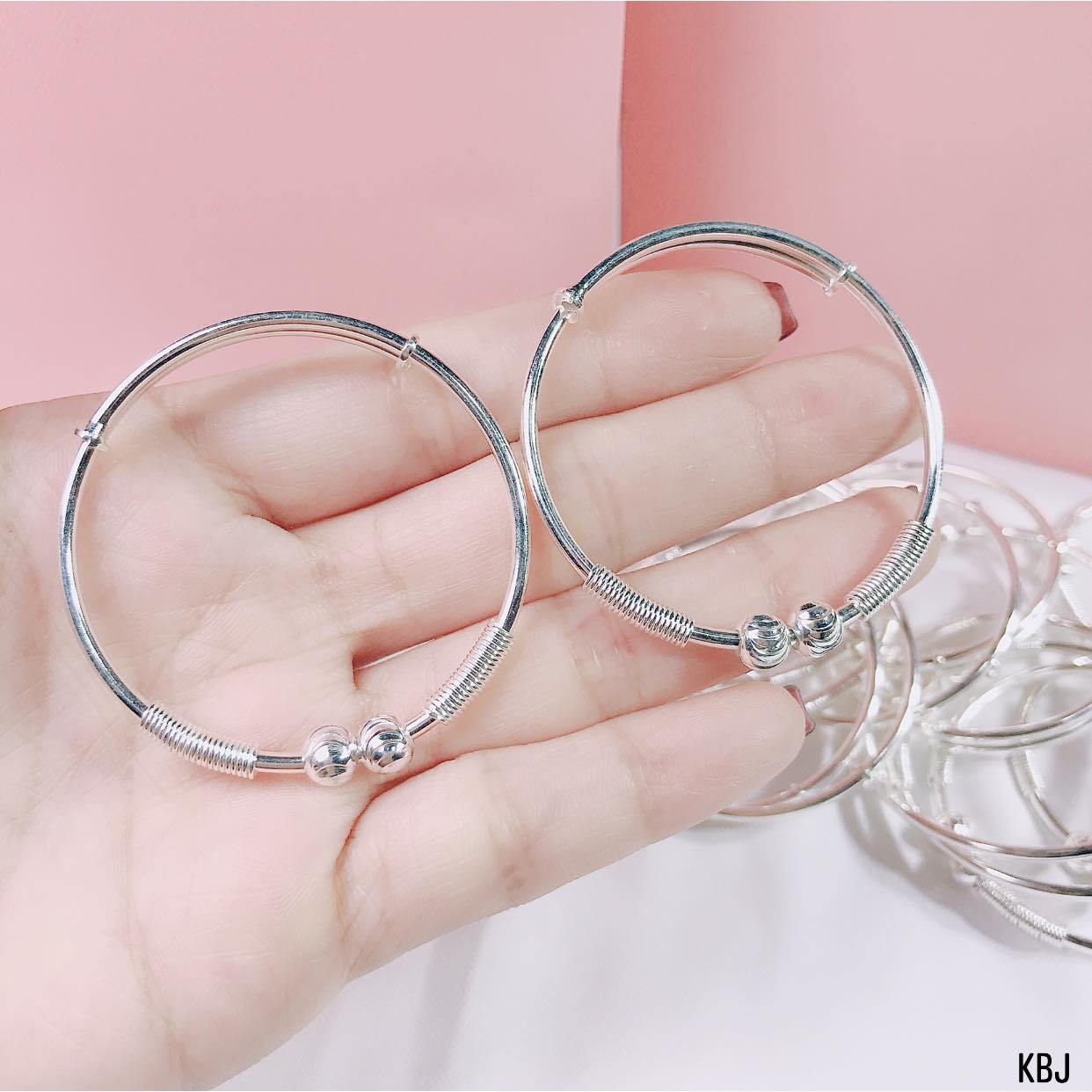 Lắc bạc cho bé lắc cứng bạc ta