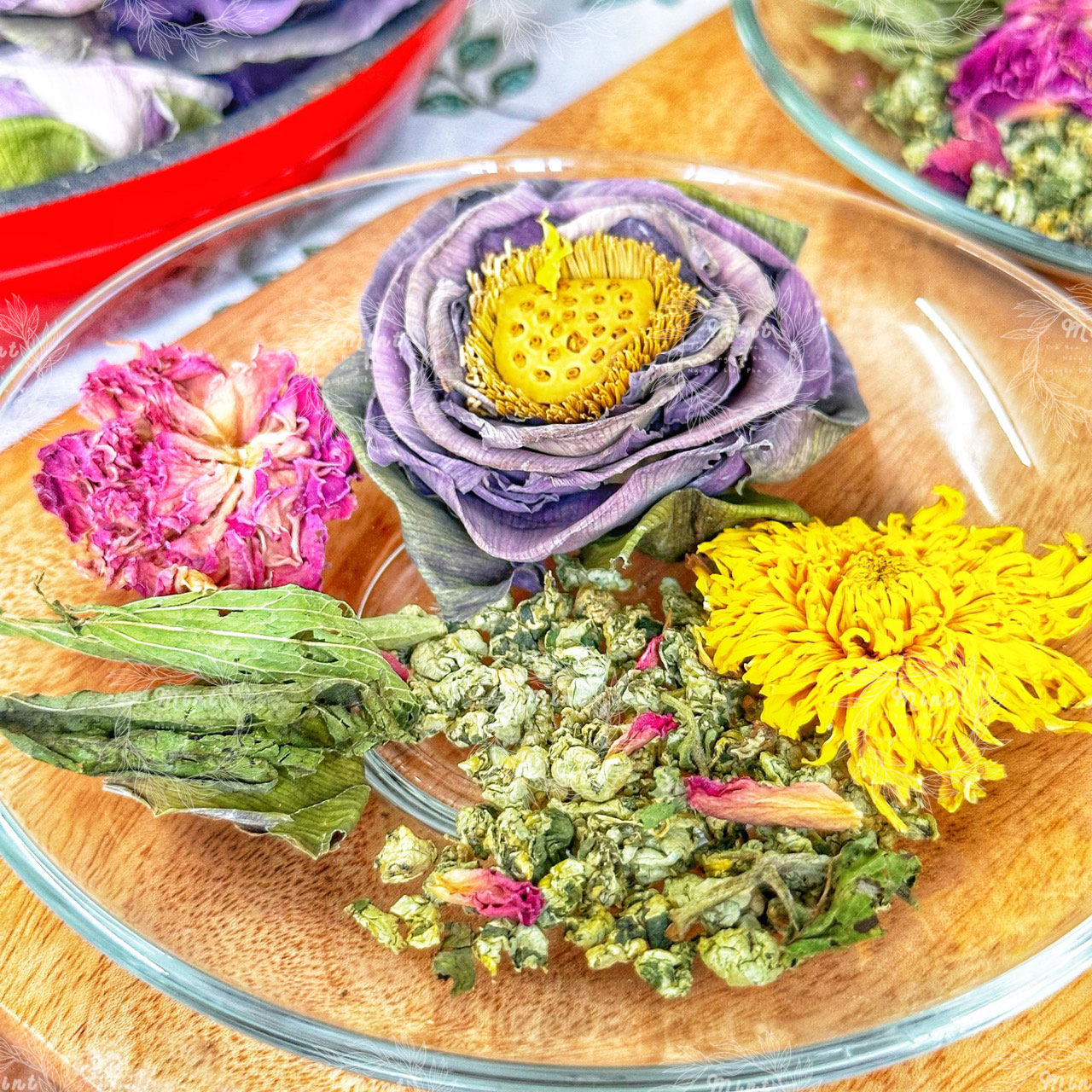 Trà Hoa Sen (Lotus) Mix Hoa - Hộp 5 Set (Hoa Sen, Cúc Vàng, Hoa Hồng, Lá Sen, Cỏ Ngọt)