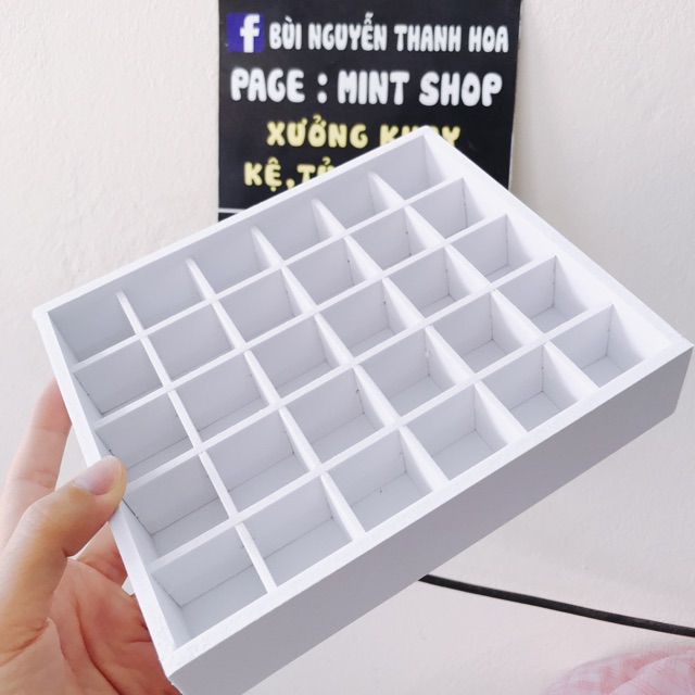 khay son 30 ô màu trắng