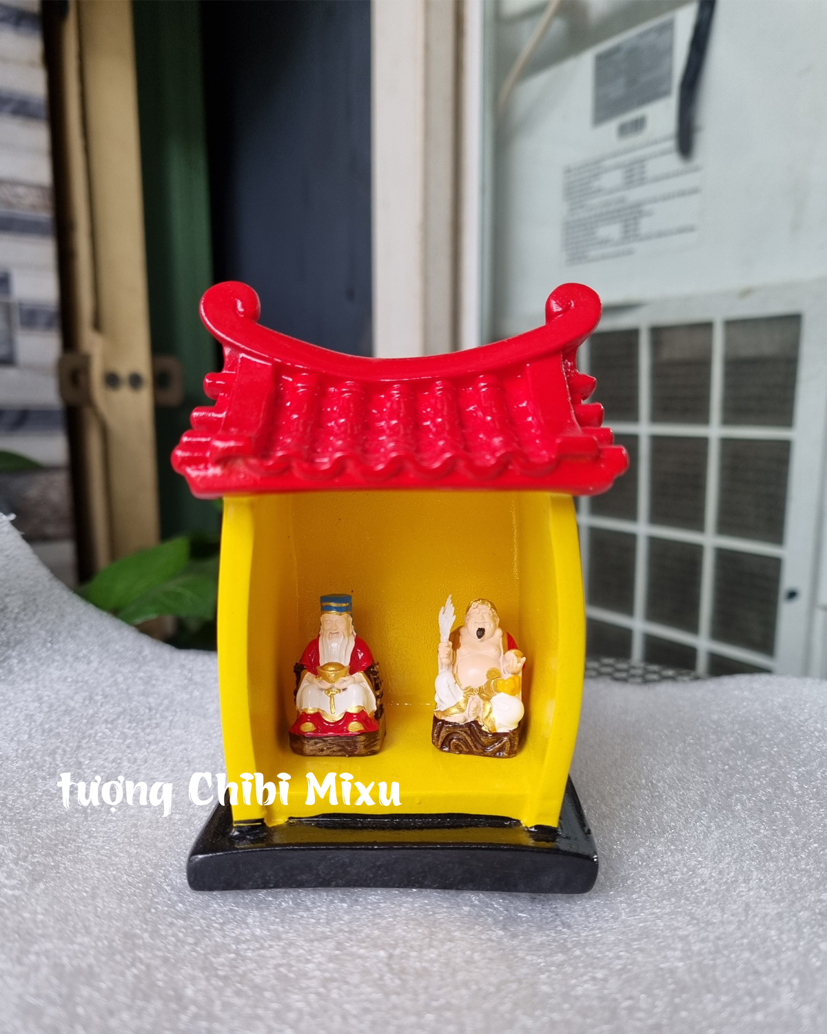 Bộ Tượng Thần Tài và Thổ Địa phong thủy Việt Nam với Miếu Thần Tài đỏ