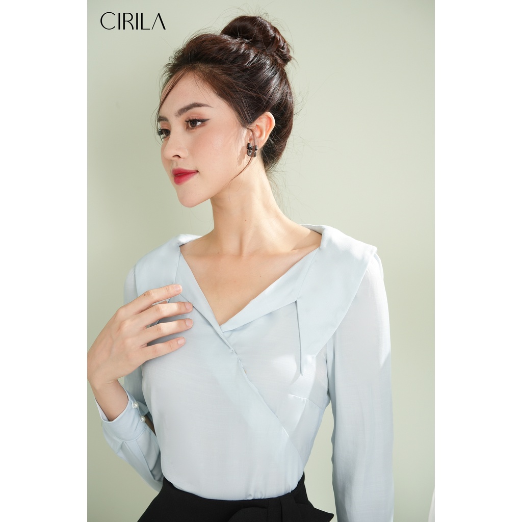 Áo sơ mi cổ V cách điệu xanh pastel Peony [CIRILA BY RIMMY]