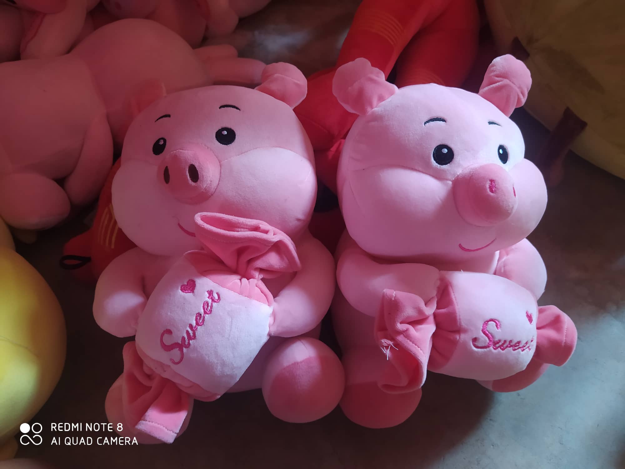 Gấu bông Heo bông ôm kẹo