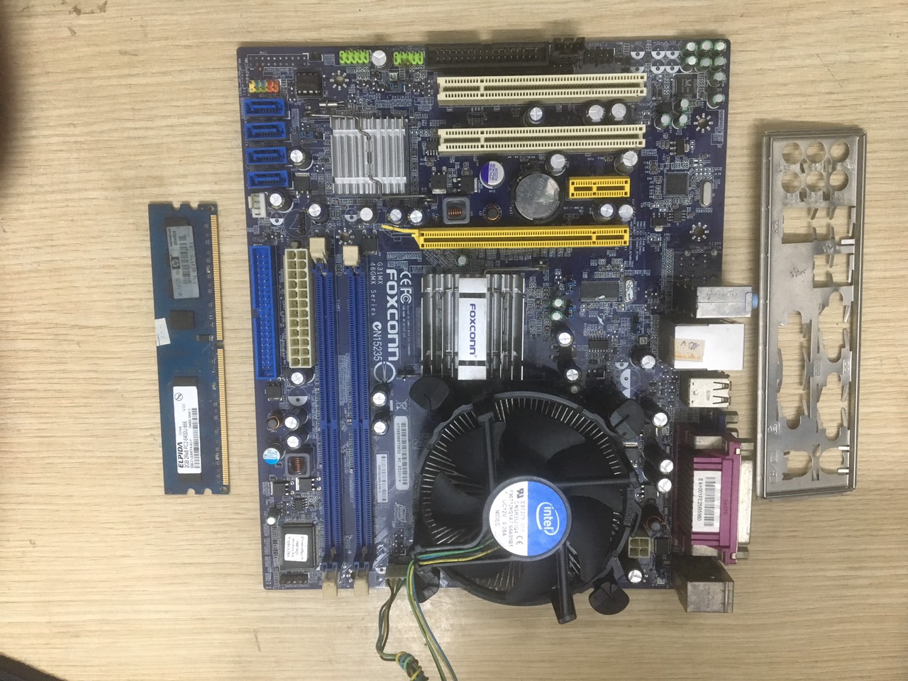 Combo main foxcon g31 + ram + cpu e7500 + quạt