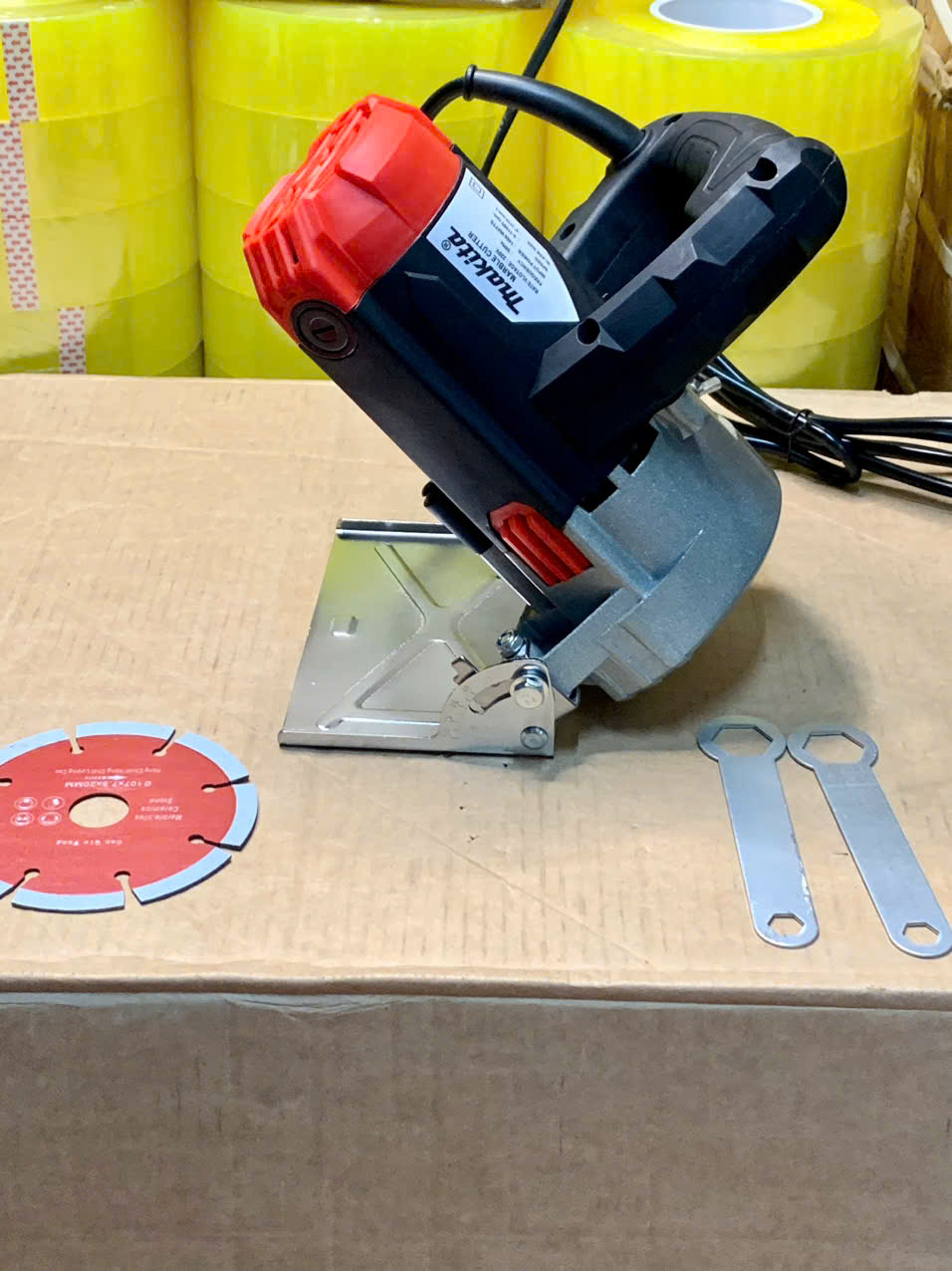 Máy cắt gạch ,đá gỗ lõi đồng makita tặng kèm phụ kiện