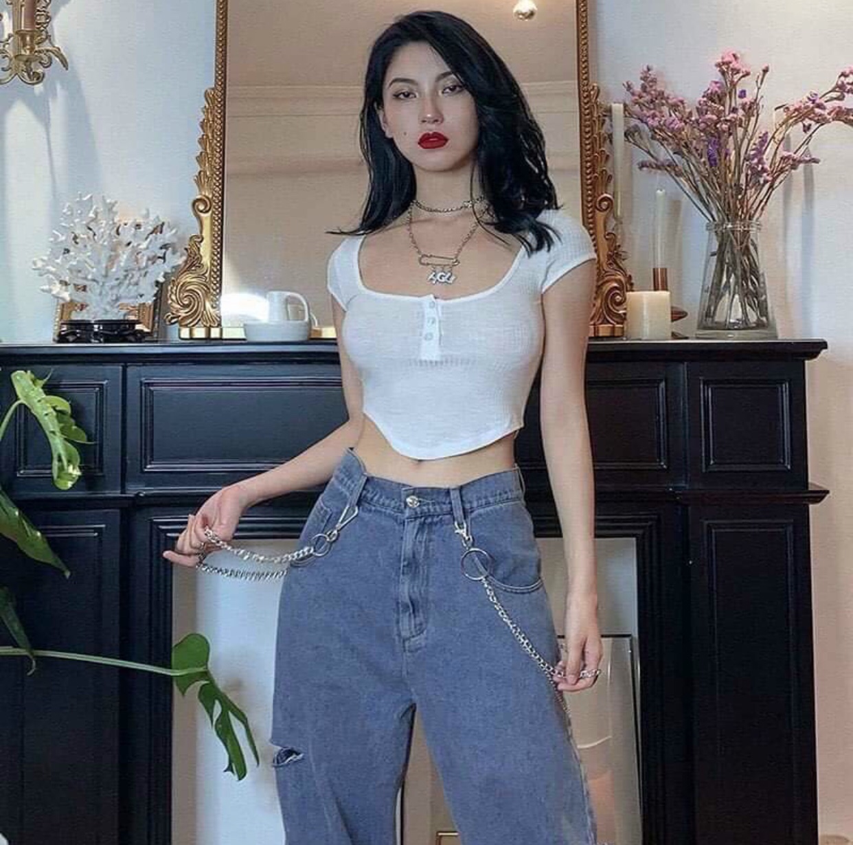 Áo croptop vạt bầu có nút bấm chất thun gân.