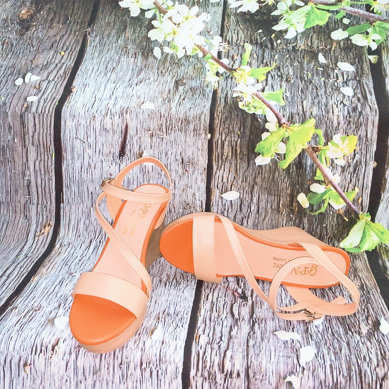 Giày sandal gót xuồng 9p quai ngang