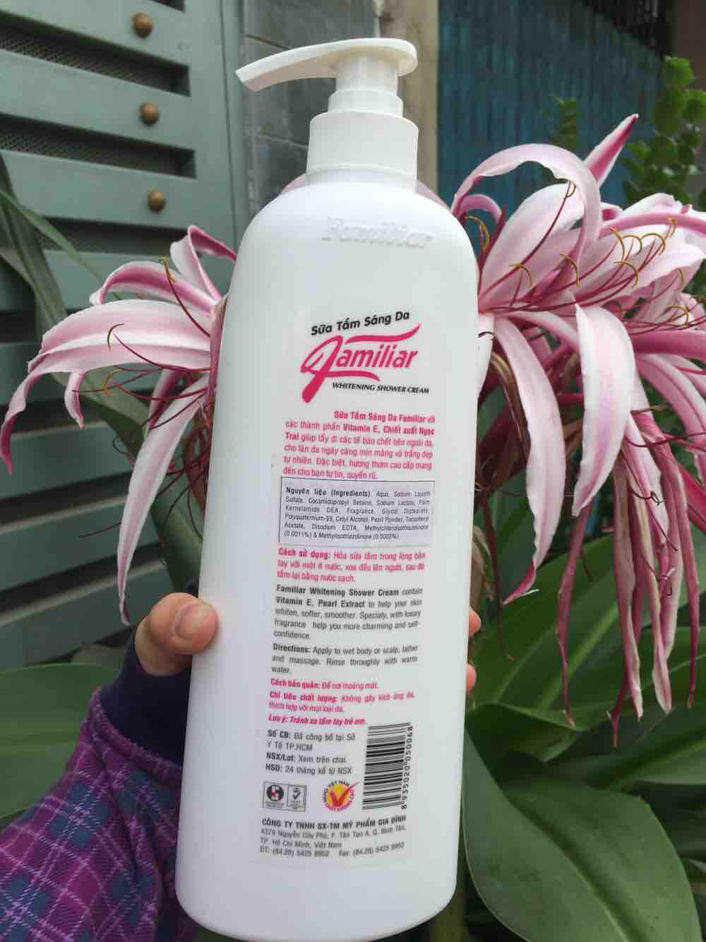 Sữa tắm cá Ngựa Familiar 900 ml trắng da
