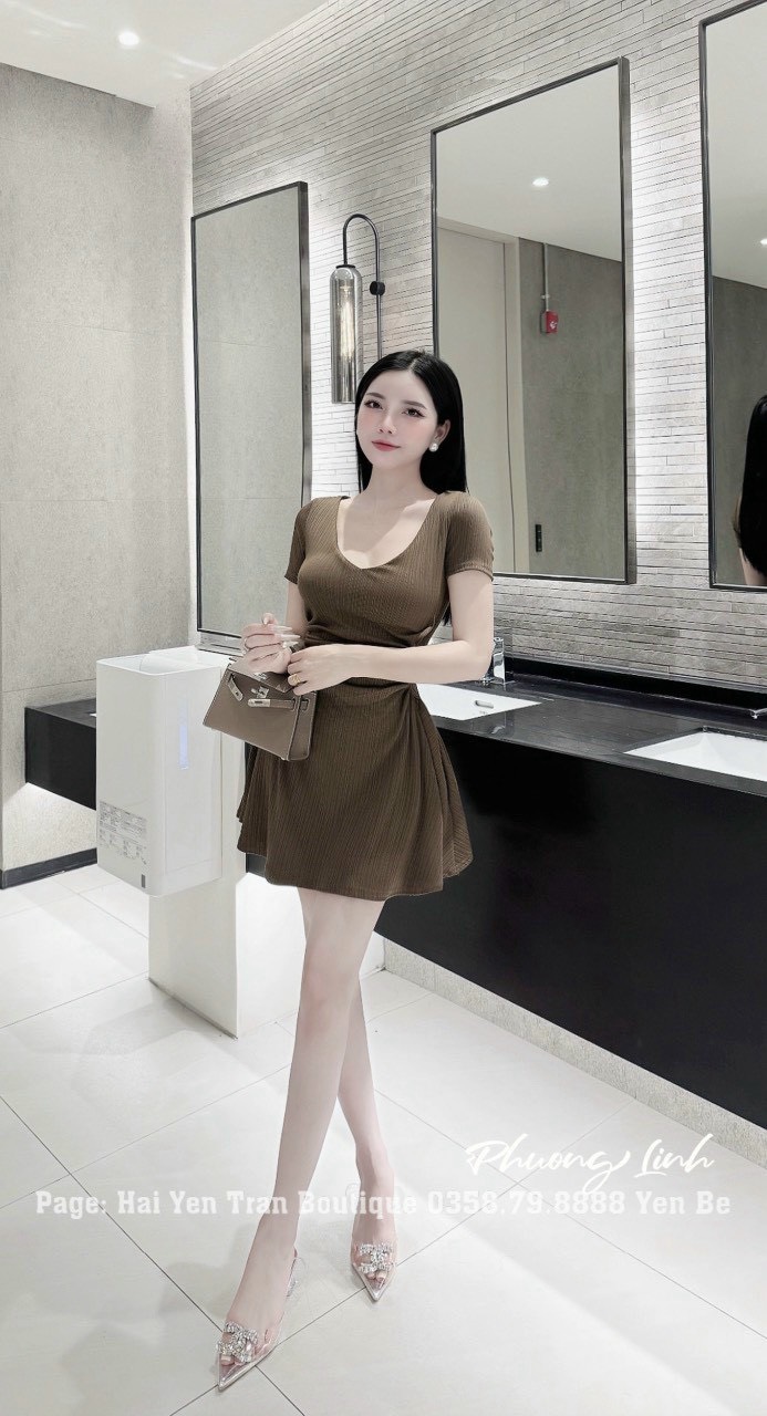 Váy xòe cổ tim nhúng eo kèm quần new