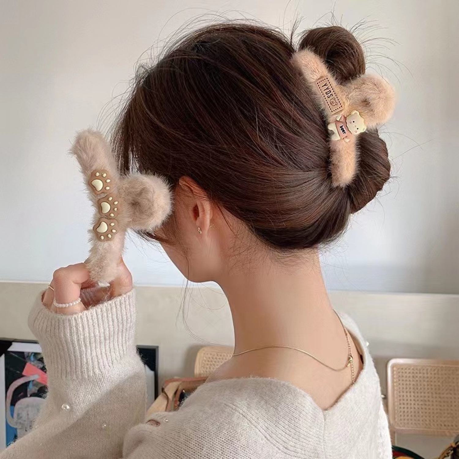 Kẹp tóc càng cua phối lông hình gấu dễ thương